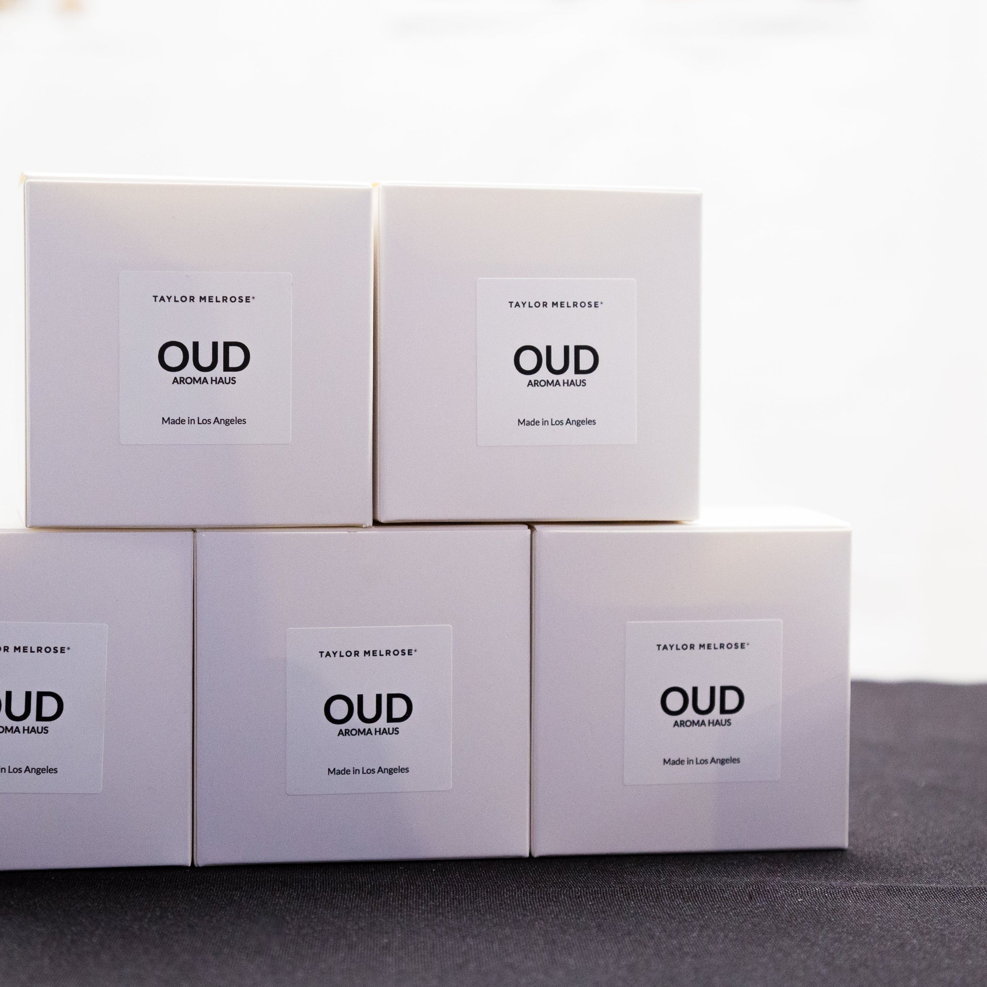 Five boxes labeled 'OUD' stacked on a gray surface with a white background
