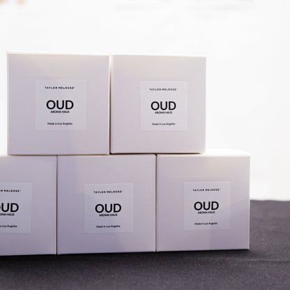 Five boxes labeled 'OUD' stacked on a gray surface with a white background
